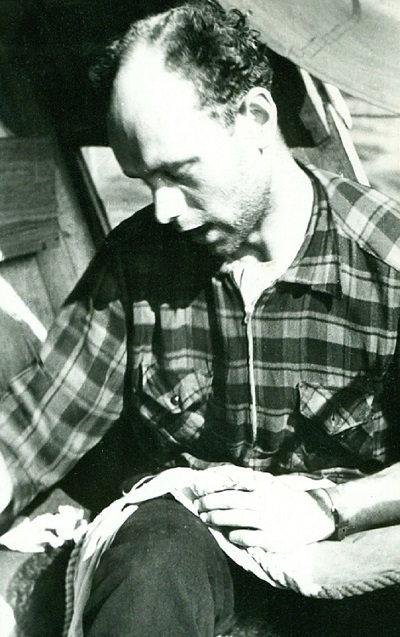 Zuszek szyje żagle